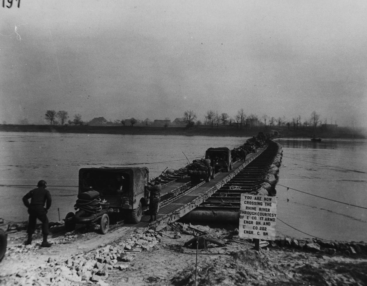 1280px-Pontoon_bridge_Rhine_River_1945